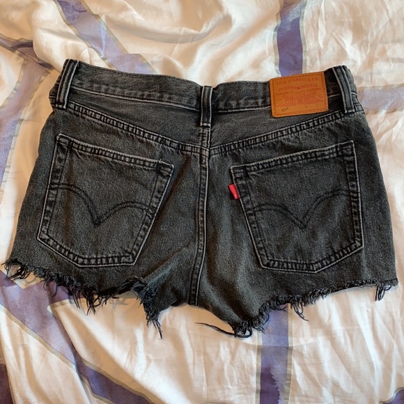 Levi’s shorts - Picture 2 of 2